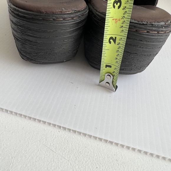 BOC Born Women's Sz 8 Brown Leather Slip On Clogs 2" Wedge Mules Y2K Buckle - Picture 11 of 12